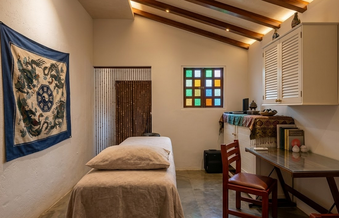 Interior of the treatment room at Troncones Acupuncture